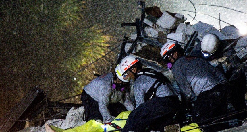 Ya son 10 los muertos por el derrumbe del edificio en Miami y hay 151 desaparecidos