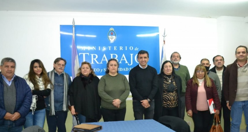 Educación y AMP firmaron nuevos acuerdos Paritarios que incluyen la Titularización y el saneamiento de cargos 