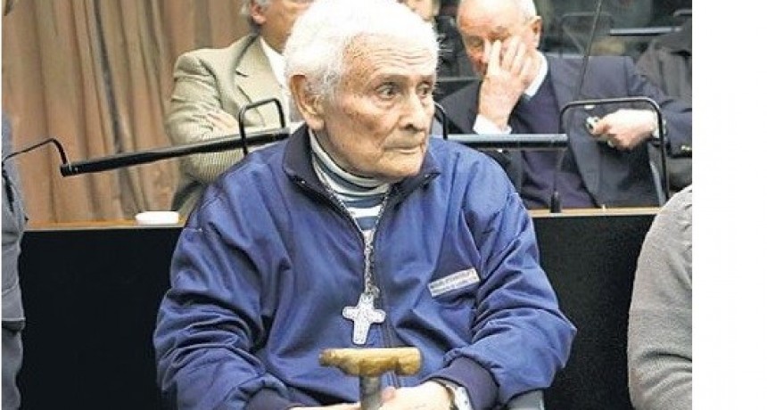 Casación le otorgó prisión domiciliaria a Miguel Etchecolatz y a otros dos represores
