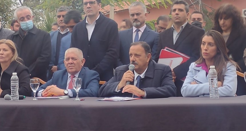 Quintela anunció derogación del Decreto Cavero y adelantamiento salarial para el mes de julio