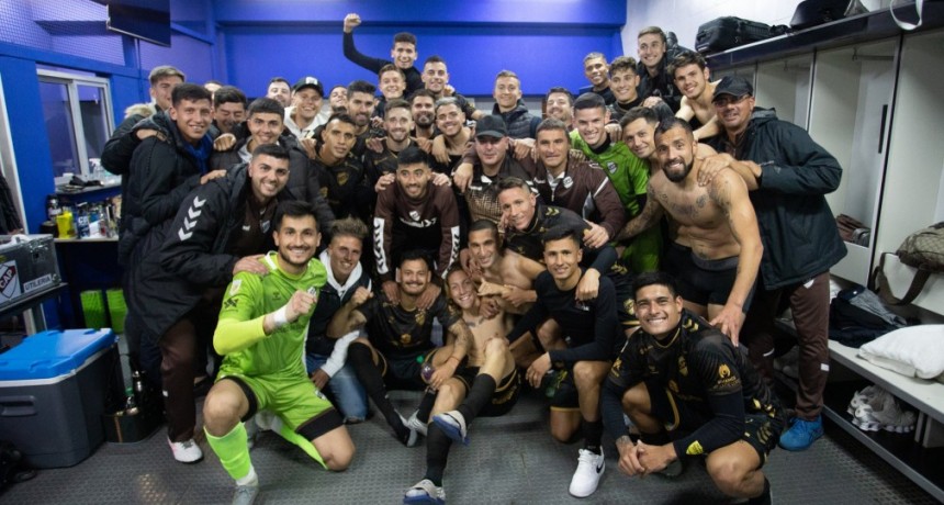 Platense derrotó a Vélez y es puntero, en la vuelta de Zárate al Amalfitani