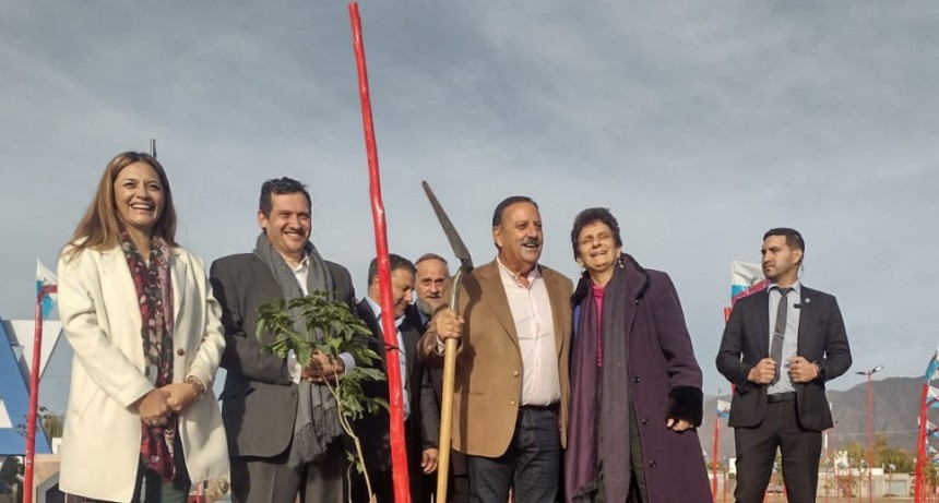  Quintela inauguró la Plaza Estado de Israel en el Parque de la Familia 