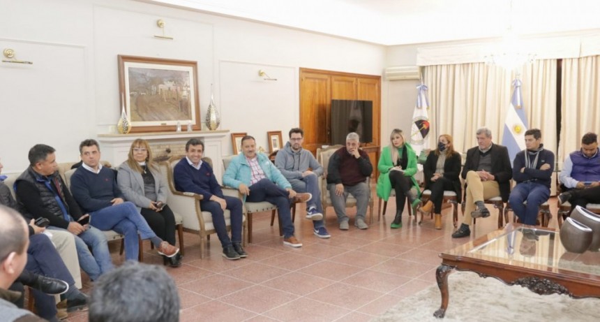 Quintela se reunió con gremios docentes 