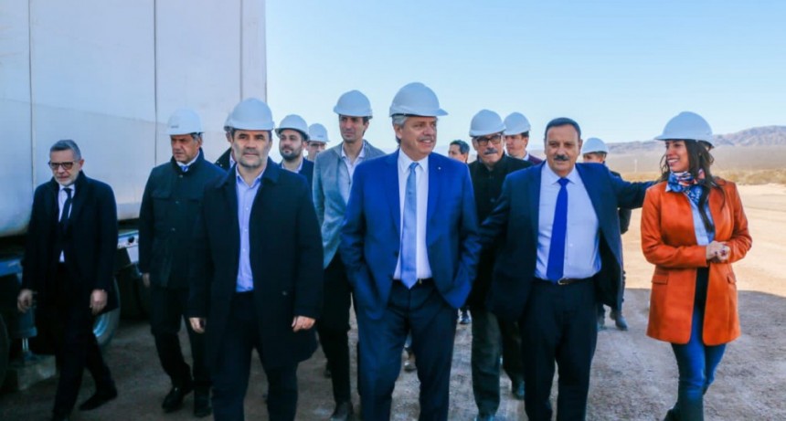 Quintela y Alberto Fernández descubrieron piedra fundamental de la tercera etapa de Parque Eólico Arauco 