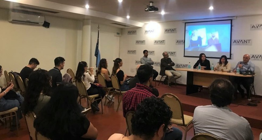 Apos y Farmapos lanzaron la campaña de prevención y deteccioón temprana de VIH 2 