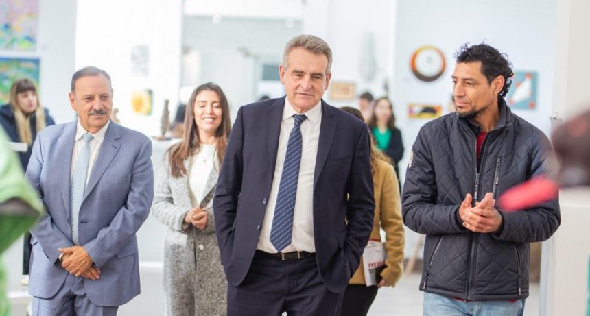 La muestra “Viernes de Pan, Techo y Trabajo” fue visitada por Quintela y Rossi