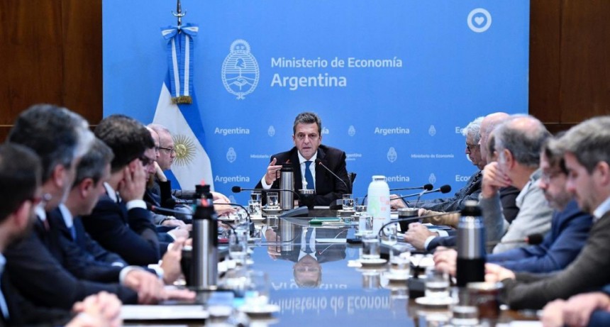 Massa se reunió con el equipo económico y pidió fortalecer la gestión