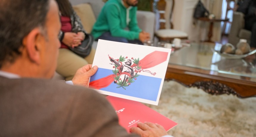 Capital tendrá su propia bandera y fue presentada al gobernador Quintela