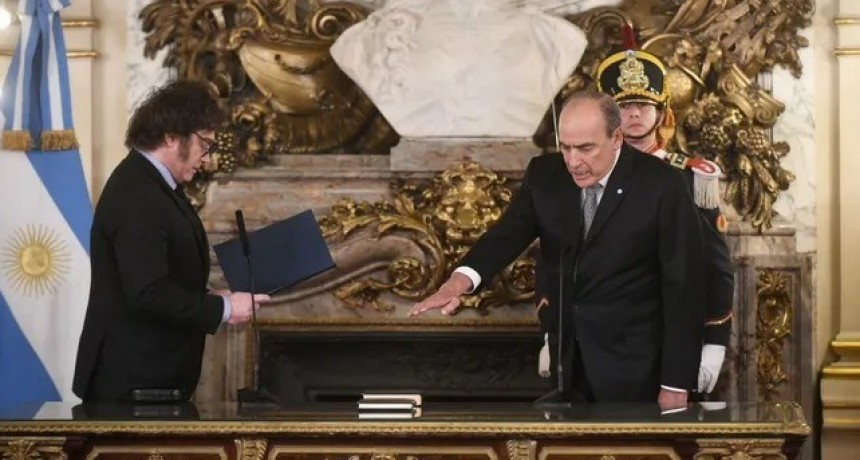 Milei le tomó juramento a Guillermo Francos como nuevo jefe de Gabinete