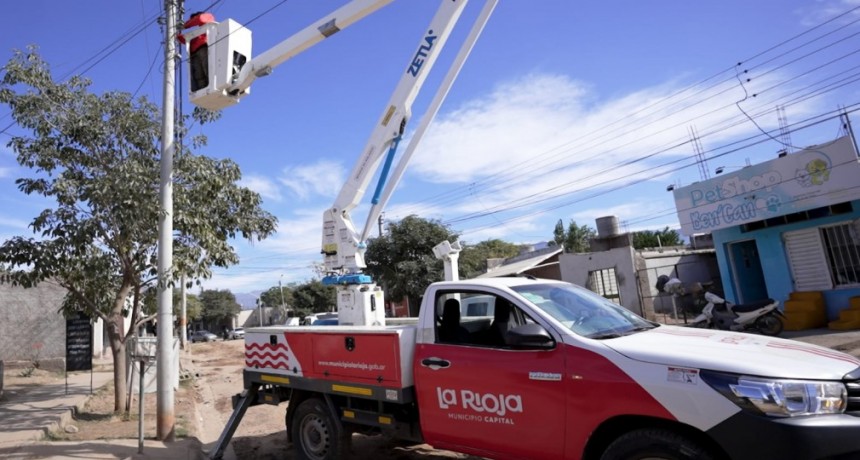 Municipio despliega amplio operativo de recambio y reposición de luminarias en la ciudad