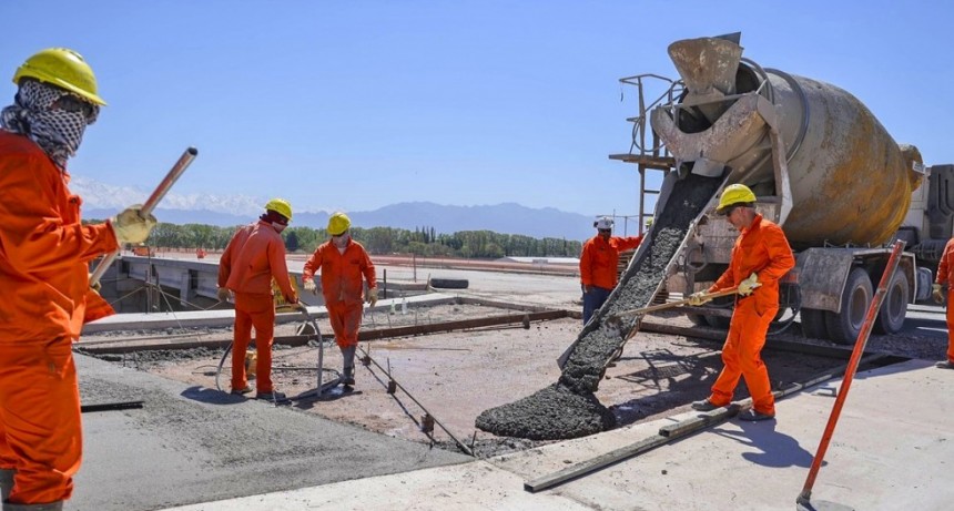  50 mil empleos se perdieron en la construcción por el parate de la obra pública