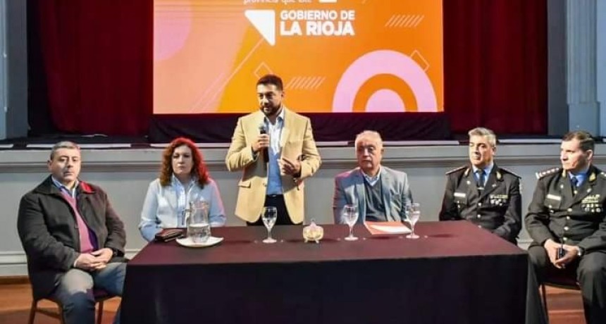 Firman convenio de capacitación en reanimación cardiopulmonar para personal de seguridad