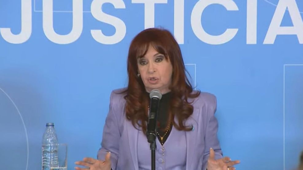 Cristina Fernández le tocó la mojó la oreja a Milei y dijo que será 