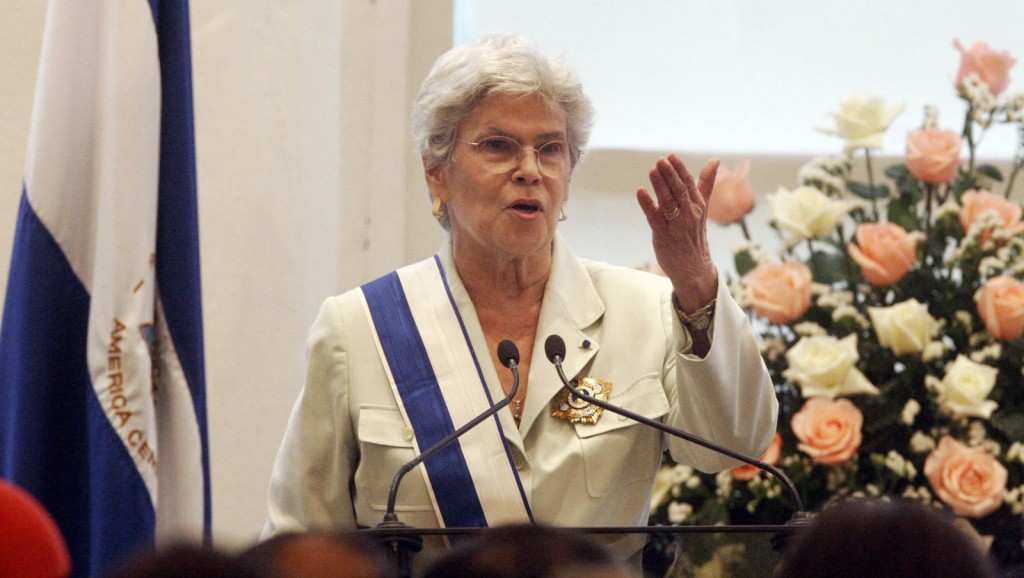 Pesar por la muerte de Violeta Chamorro