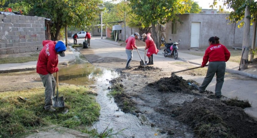 Municipio realizó intervención coordinada en el barrio 10 de junio y brindó capacitación a los agentes de tránsito