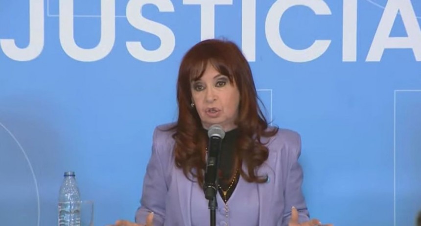 Cristina Fernández le tocó la mojó la oreja a Milei y dijo que será 