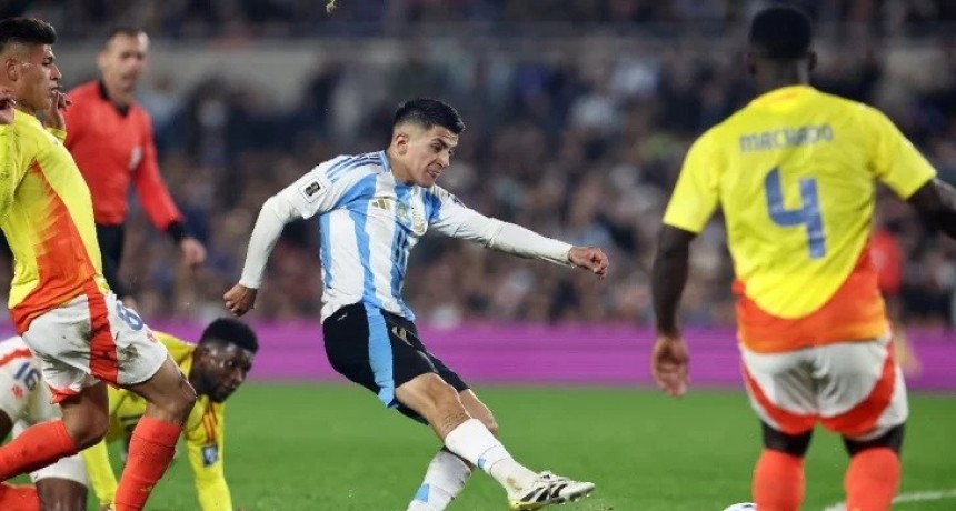 Con uno menos, Argentina empató con Colombia en el Monumental