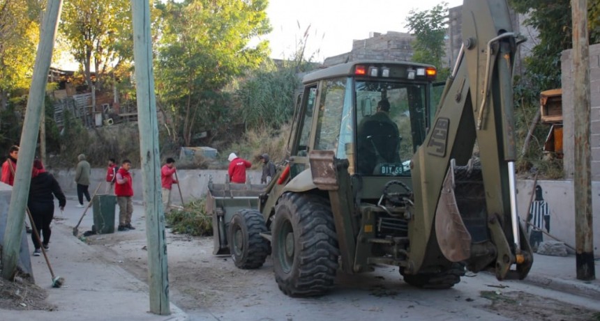 Equipos municipales recuperan el sector R4 