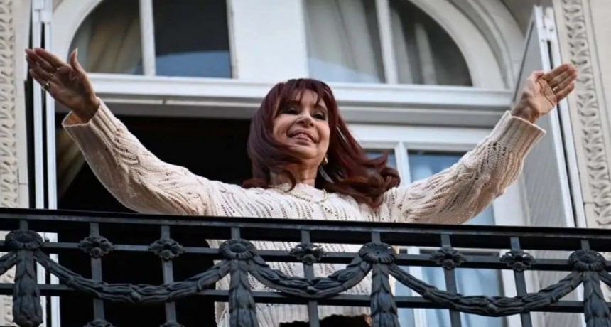 Cristina define si asiste a Comodoro Py o la notifican en su vivienda como pretende el gobierno