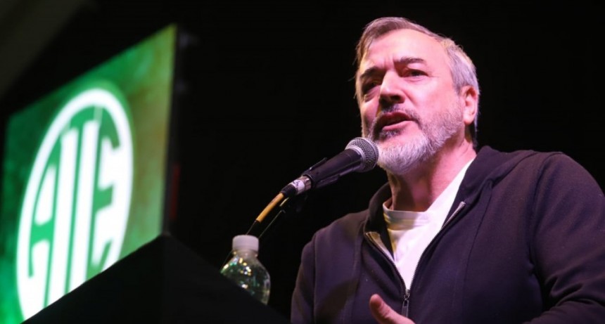 Rodolfo Aguiar gastó a Milei en redes sociales tras la suspensión del DNU que eliminaba el dia del trabajador estatal