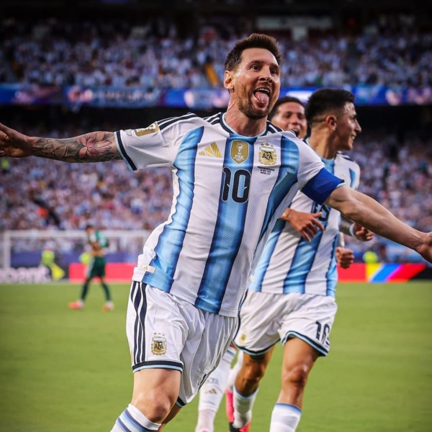Messi brill&oacute; y Argentina arranc&oacute; la defensa del t&iacute;tulo con una goleada ante Argelia