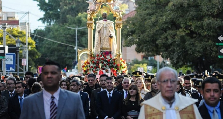 Casas participó de la procesión de San Nicolás 
