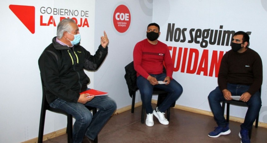 El Ministro Vergara visitó vacunatorio de la zona sur