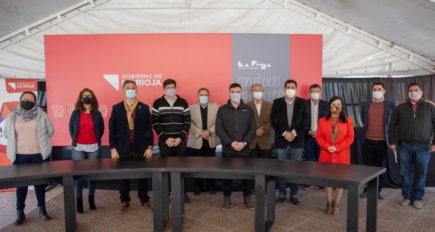 La Provincia incorporará a estudiantes y graduados de la UNLaR mediante pasantías