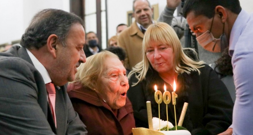Distinguieron a la profesora Teresa Lucrecia Cavero como 