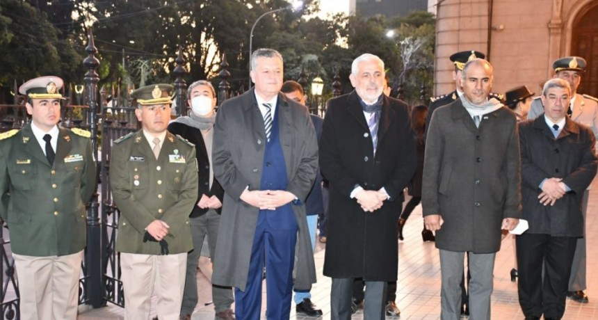 La Provincia conmemoró el Día de la Independencia y homenajeó a Castro Barros 