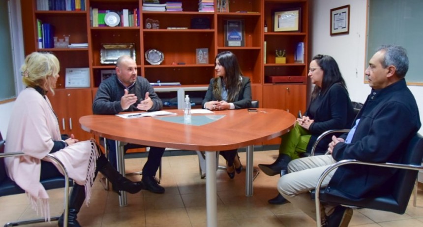  Tierras firmó convenio con la UNDeC para prácticas pre profesionales de estudiantes