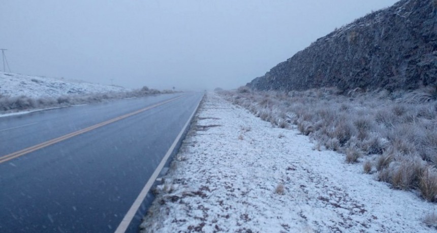 Continúa cerrado el Camino de las Altas Cumbres por el hielo y nieve