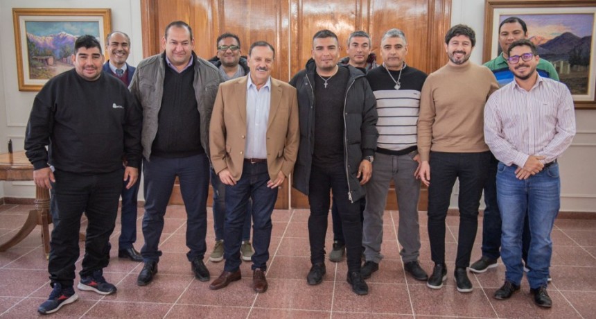  Las nuevas autoridades de la Asociación Obrera Textil fueron recibidos por el gobernador Quintela