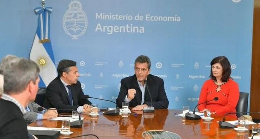 El Gobierno destrabó el conflicto con cámaras empresarias y se levantó el paro de choferes 