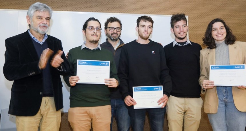 Premiaron proyectos de estudiantes para digitalizar el archivo de Abuelas