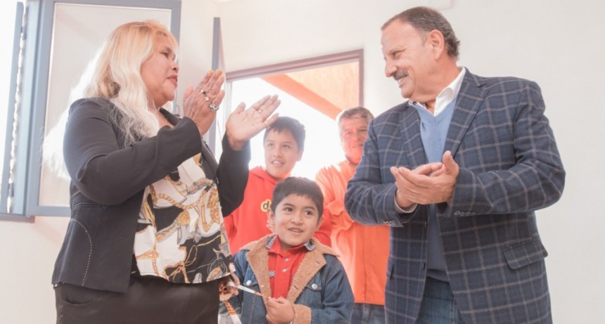  Se entregaron en el Barrio Susana Quintela viviendas y mejoramientos habitacionales