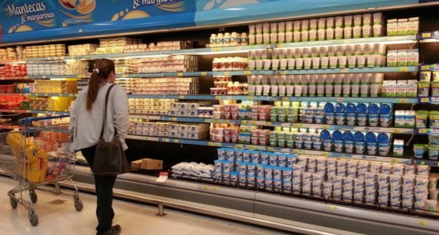 El consumo real en supermercados locales cayó un 8,5% en mayo