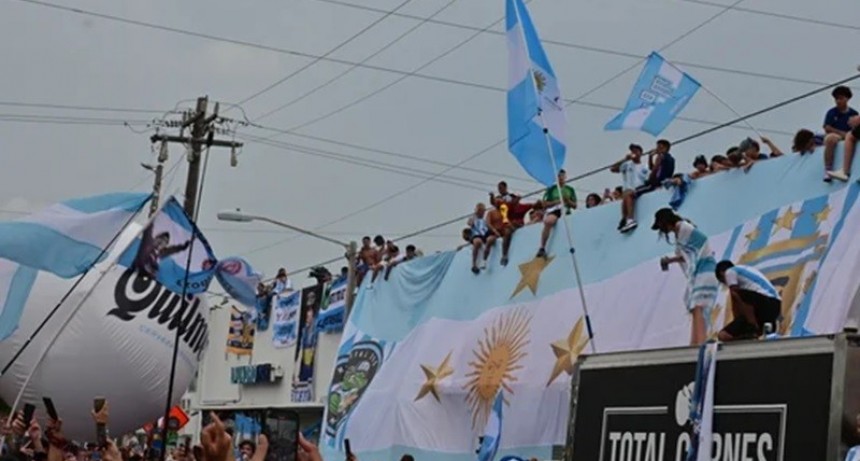 Argentinos coparon Miami con un banderazo esperando la final de la Copa América