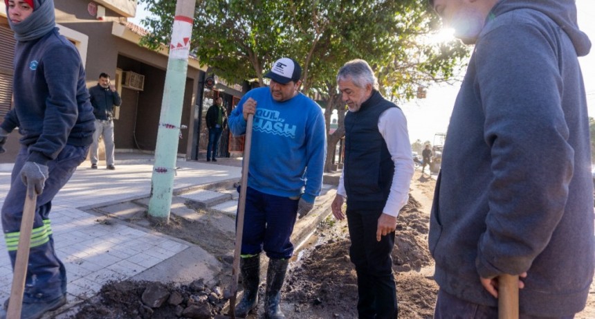 Municipio despliega tareas de bacheo en avenida Ramirez de Velasco