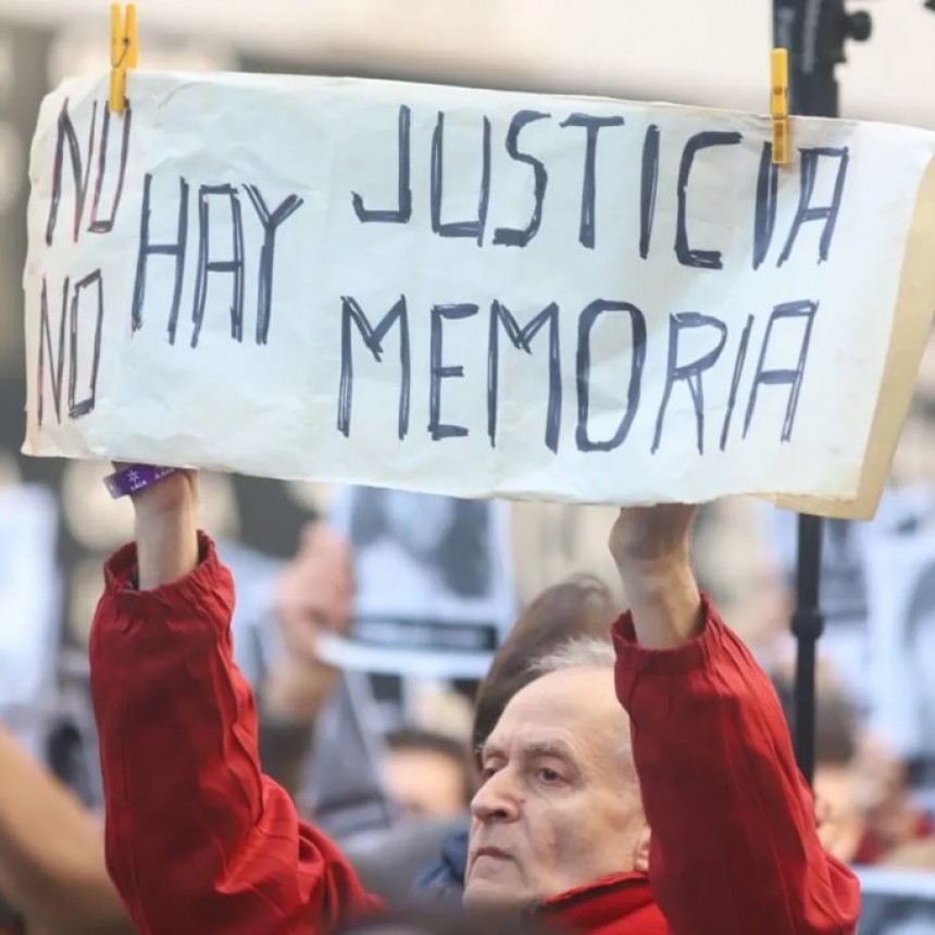 El presidente de la AMIA cargó contra la justicia y pidió castigo a los responsables