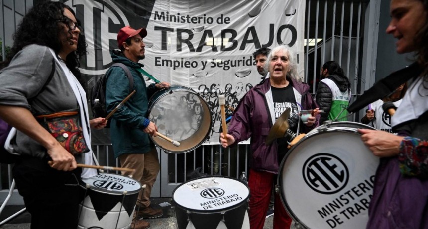 UPCN aceptó y ATE rechazó la propuesta salarial del gobierno