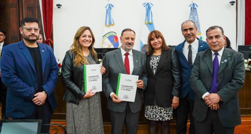 Convencionales constituyentes juraron la nueva Constitución de La Rioja