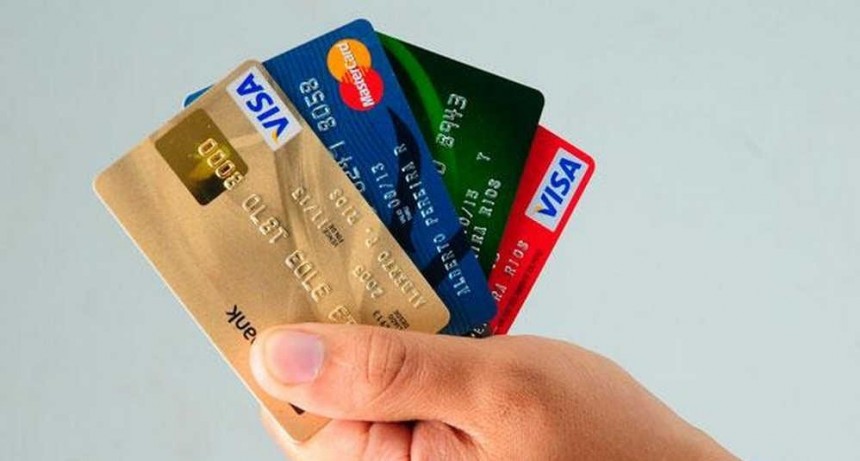 Ya son más del 54% de los argentinos los que tienen deudas con tarjetas de crédito