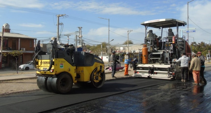 Continúa plan de bacheo en la capital