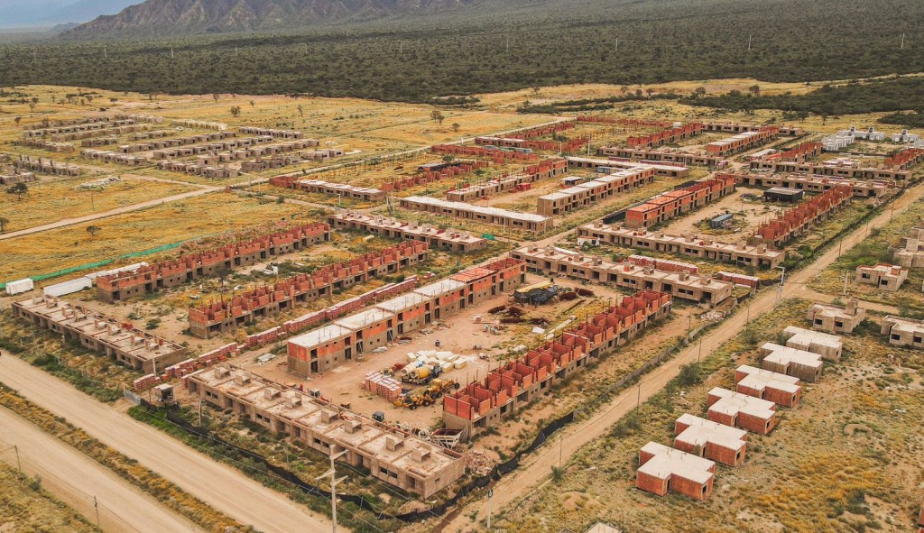 La provincia recuperó 300 viviendas inconclusas del Procrear y retomará su construcción 