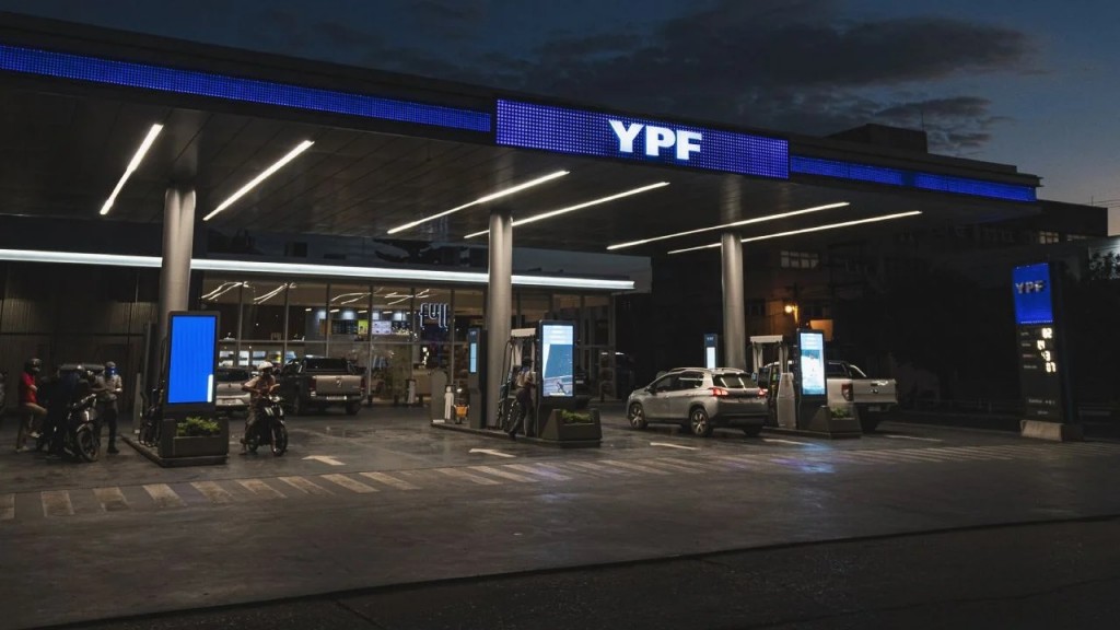 Vuelven a subir los combustibles de YPF