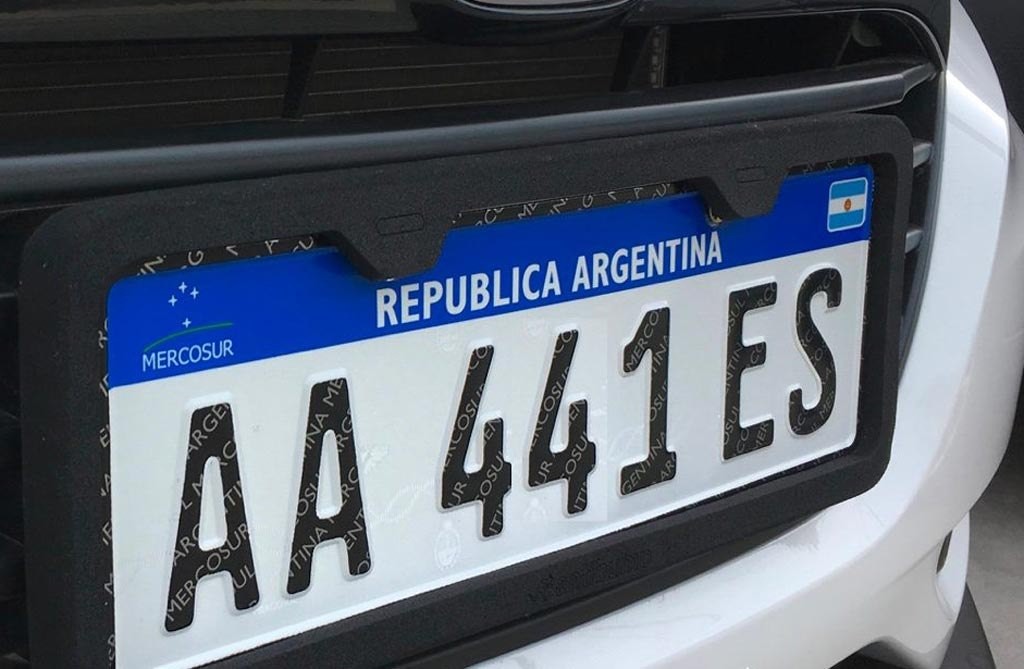 Coalición Cívica criticó al gobierno nacional por el faltante de chapas patentes