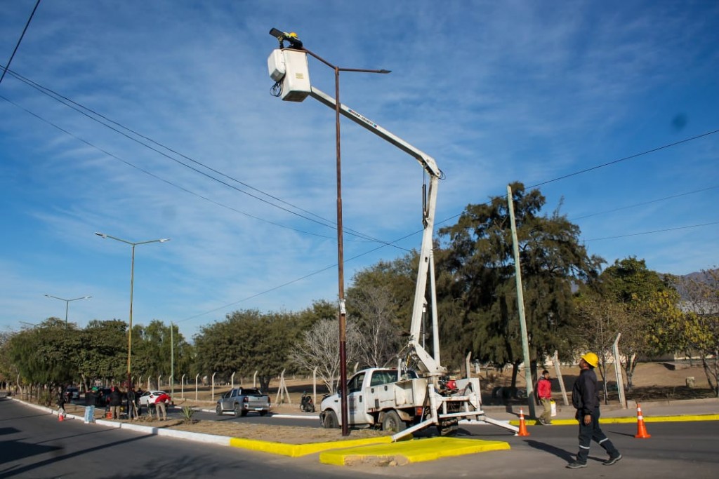Operativo integral en varias avenidas con recuperación ambiental e iluminación