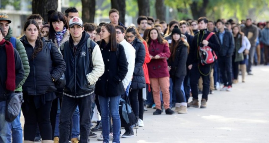 Milei lo hizo: 200 mil empleos menos y caída del 32% en los salarios