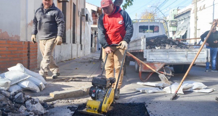 Tareas de bacheo en el centro capitalino